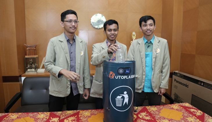 AUTOPLASBIN, Inovasi Tempat Sampah Bakar dan Potong Otomatis Karya Mahasiswa UGM
