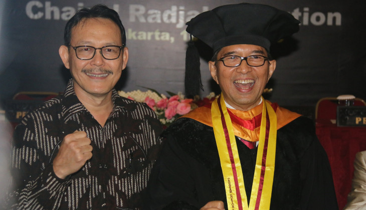 Ketua Dewan Pengawas BPJS Kesehatan Raih Doktor di UGM