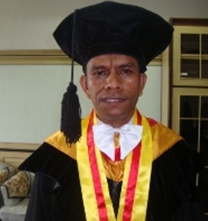 Raih Cum Laude, Teliti Konstruksi Identitas Keagamaan dan Sosial Komunitas Muslim Hatuhaha