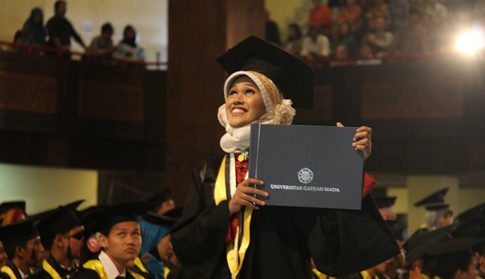 UGM Wisuda 1.598 lulusan Sarjana dan Diploma 