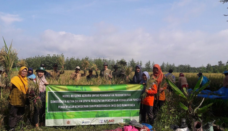 UGM Panen Perdana Padi Gogo di KHDT Ngandong-Getas