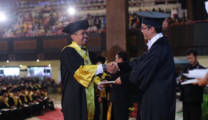 UGM Rector Graduates 1,369 Postgraduate Students