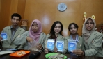 Mahasiswa UGM Olah Limbah Cangkang Udang Menjadi Closet Sanitizer   