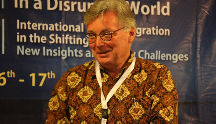 campur tangan in english