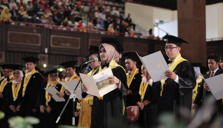 UGM Rector Inaugurates 1,834 Graduate Students