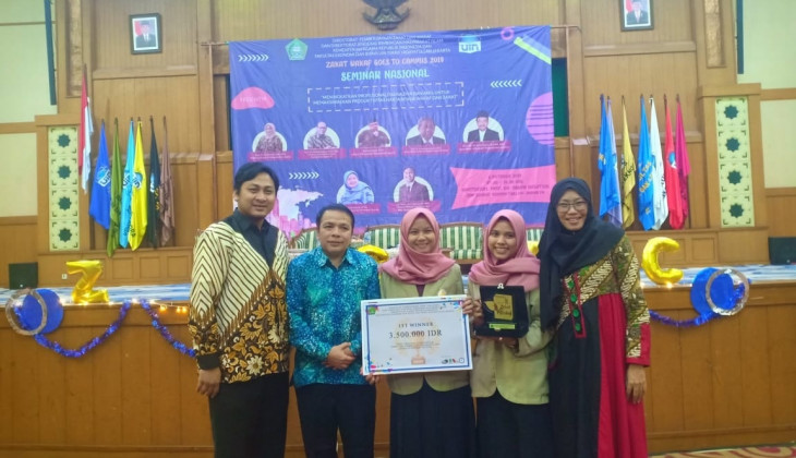 Mahasiswa UGM Juara Lomba Karya Tulis Nasional Zakat dan Wakaf