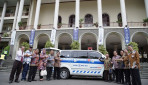 UGM Terima Bantuan Beasiswa dan Ambulans Bank BPD DIY