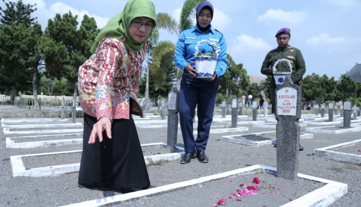 Ziarah dan Tabur Bunga Pahlawan Nasional UGM