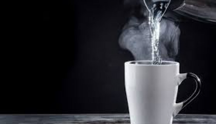Pakar UGM: Minum dan Mandi Air Panas Tidak Bisa Bunuh Covid-19