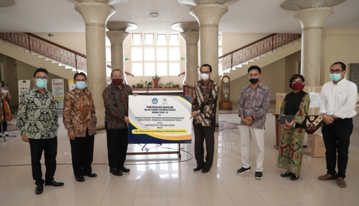 UGM Terima Bantuan PCR dan APD dari Kemendikbud