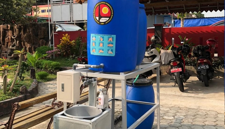 KKN-PPM UGM Gergunung, Klaten Buat Alat Cuci Tangan Sistim Penjernih Air 