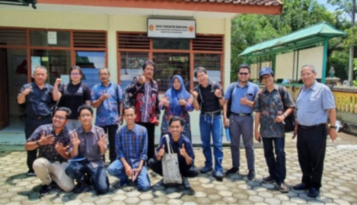 UGM Pionir KKN PPM Kolaboratif  Bersama Tim ENHANCE