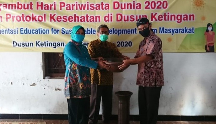 Puspar UGM Sosialisasikan Penerapan Protokol Kesehatan di Desa Wisata Ketingan