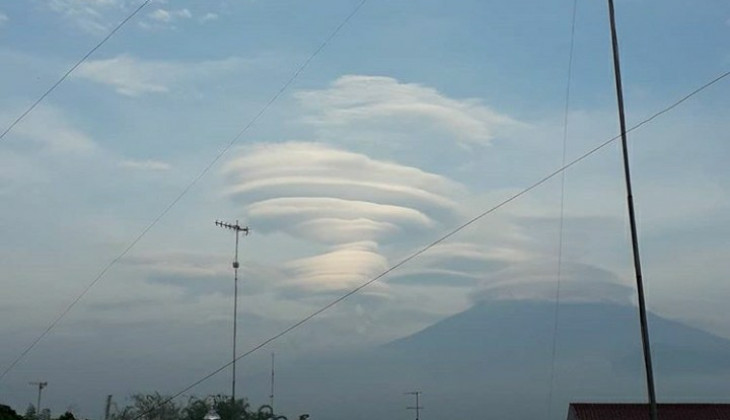 Pakar UGM Sebut Awan Lenticular Bahayakan Penerbangan