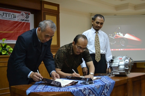 Tim Bimasakti Terima Bantuan Mesin Mobil Formula