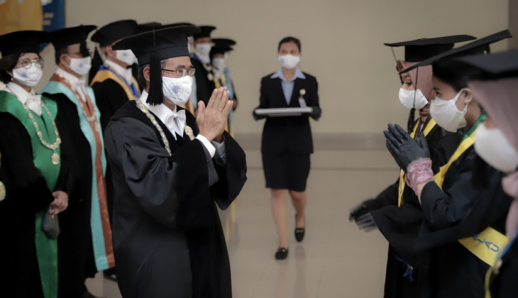 6,794 UGM Students Participate in Online and Offline Graduations