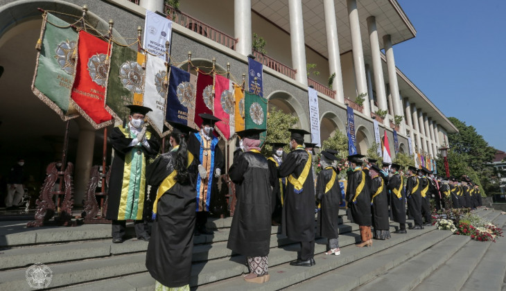 Rektor UGM Mewisuda 1.023 Lulusan Program Sarjana dan Diploma