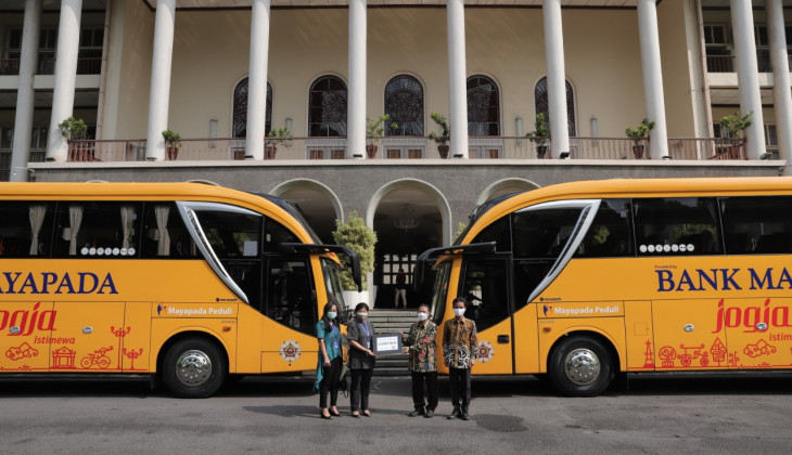 UGM Terima Bantuan 2 Bus dari Bank Mayapada   