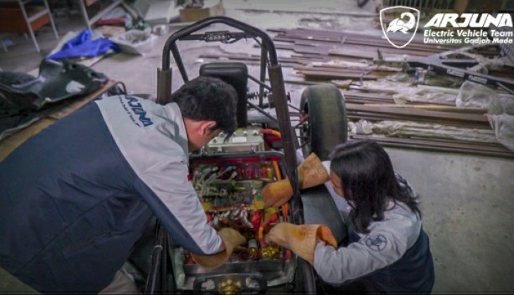 Tim Arjuna UGM Raih Dua Penghargaan Kompetisi Mobil Listrik Formula Dunia 2021