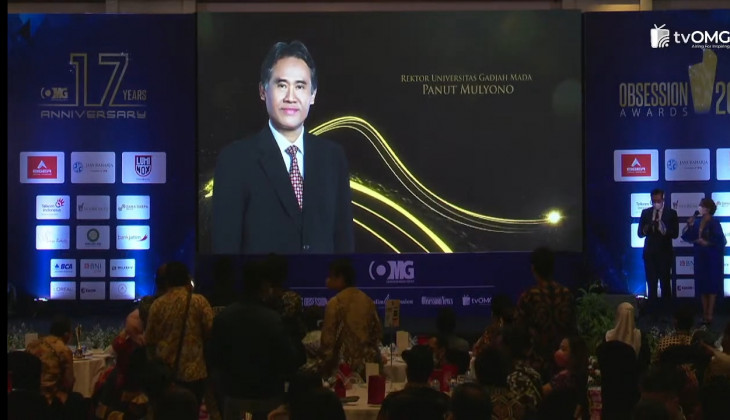 Rektor UGM Panut Mulyono Raih Penghargaan Best University Leaders di Obsession Award 2021