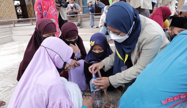 Students Create Water Filter & Ecobricks to Solve Sanitation and Waste Problems in Banyuasin, South Sumatra