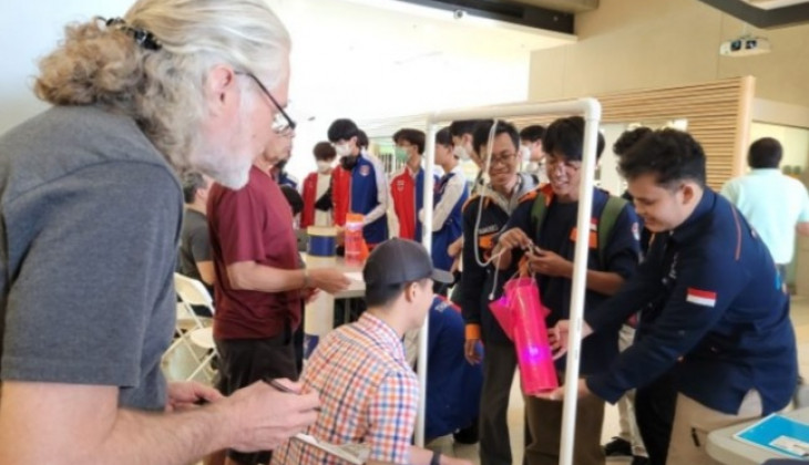 GMAT Unjuk Gigi di Kompetisi CanSat Amerika