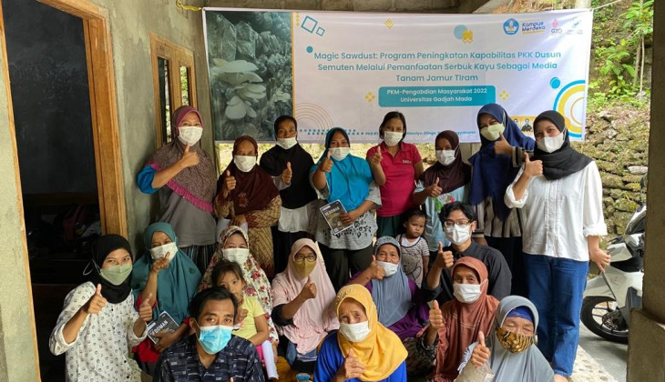 Mahasiswa UGM Manfaatkan Serbuk Kayu Keras Sebagai Media Tanam Jamur Tiram