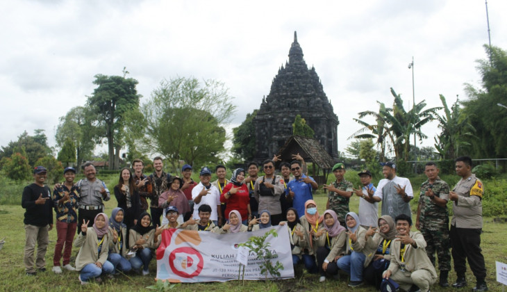 KKN-PPM UGM JT-139 Prambanan Tanam 500 Pohon Untuk Agrotourism