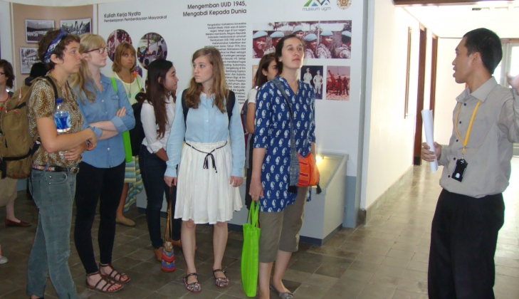 14 Mahasiswa AS Kunjungi Museum UGM