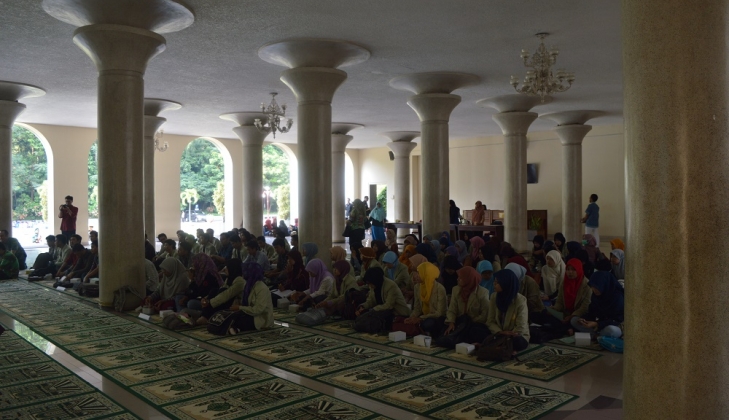 RZIS UGM Salurkan Beasiswa