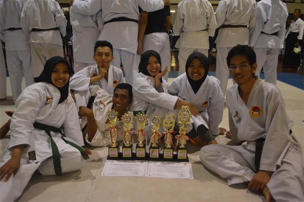 Karate UGM Raih 6 Medali Kejuaraan Karate ISI Surakarta Cup II