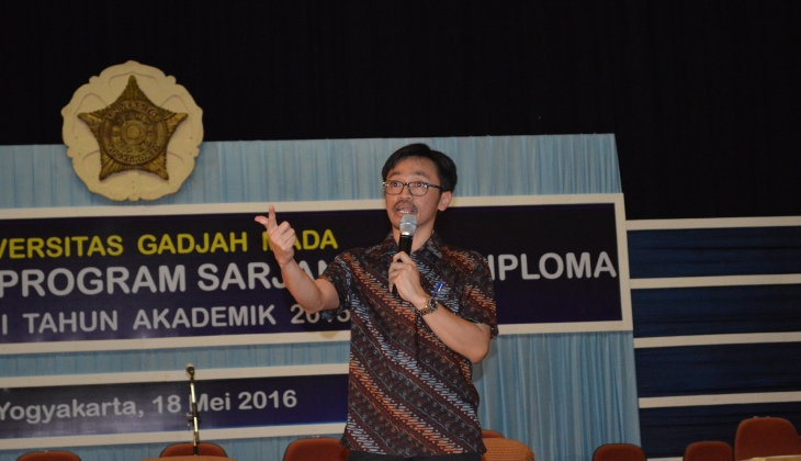 Tepis Kegelisahan, Abdikan diri di Indonesia Mengajar