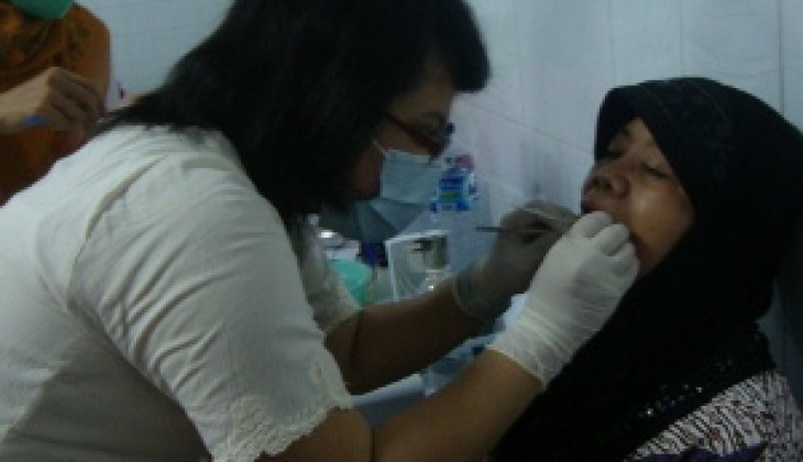 Sambut Hari Kartini, FKG UGM Gelar Pemeriksaan Gigi Gratis Buruh Gendong Pasar Beringharjo