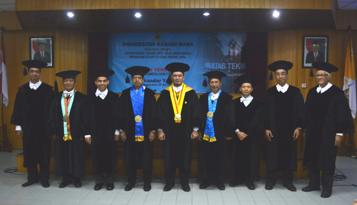 Raih Gelar Doktor Usai Teliti Pengaruh Variasi Incising dan Pengempaan Balok Bambu Laminasi