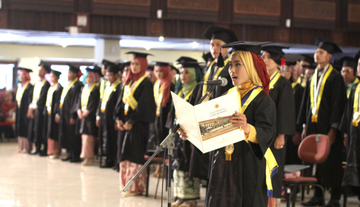 UGM Mewisuda 386 Lulusan Diploma