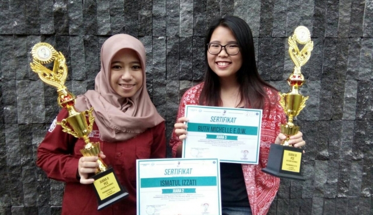Mahasiswa program sarjana Fakultas Farmasi UGM  meraih juara 2 dan juara 3 kategori begginer dalam Phramanova 2016.
