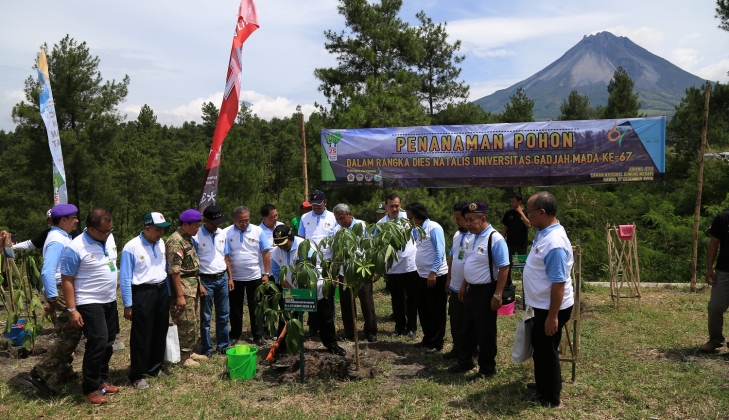 Dies ke-67, UGM Tanam 4000 Pohon di Merapi 