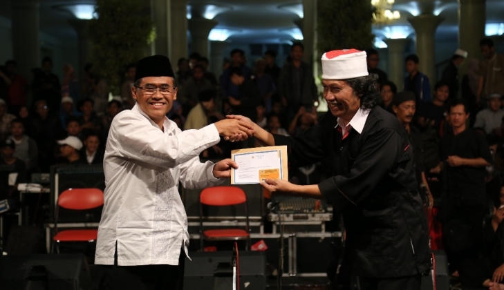 Pagelaran Budaya Islam Bersama Emha Ainun Nadjib Universitas Gadjah Mada