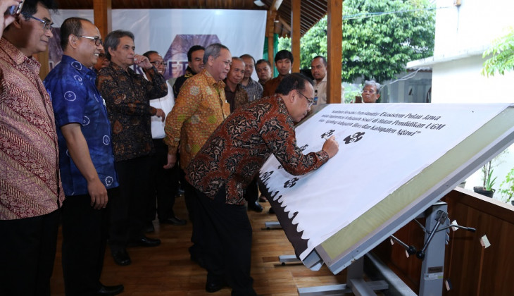 Mensesneg Luncurkan KHDTK Getas Ngandong Sebagai Hutan Pendidikan UGM