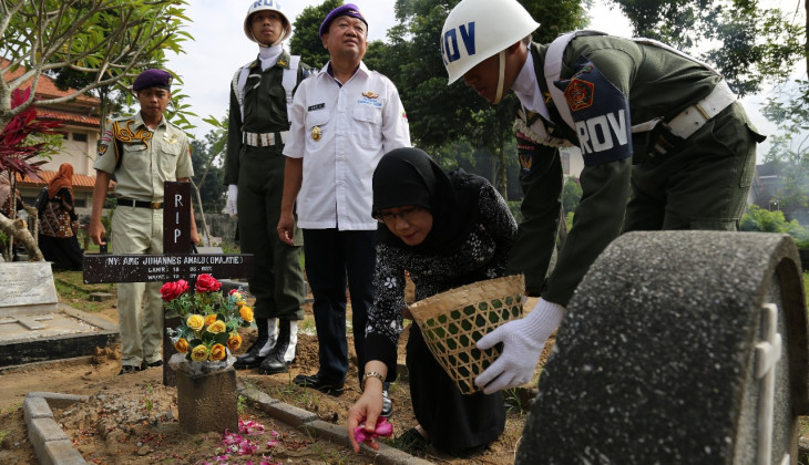 Jelang Dies Natalis, Dharma Wanita UGM Ziarah ke Makam Para Pendiri UGM